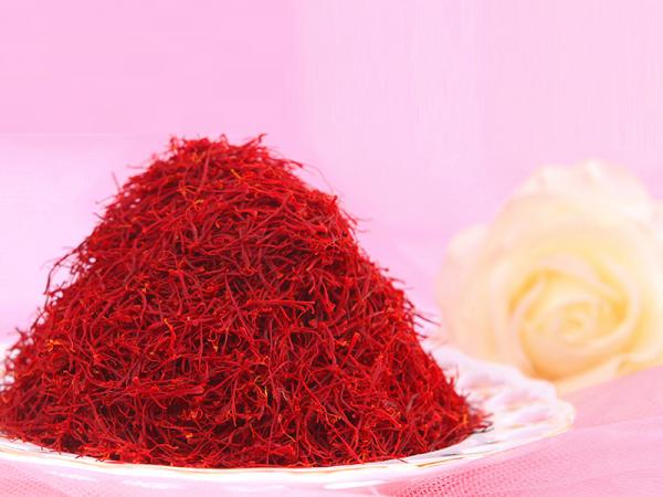 خرید زعفران فله با قیمتی عالی و کیفیتی مطلوب 